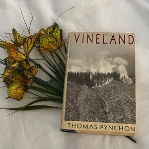LITTLE BROWN Vineland by Thomas Pynchon - Beige & Black Hardcover